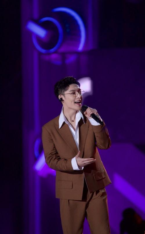 張藝興跨年爆料視頻,揭秘幕后故事與精彩瞬間  第1張