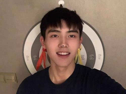 陳飛宇上學爆料視頻,校園生活趣味橫生 第1張 陳飛宇上學爆料視頻,校園生活趣味橫生 第1張