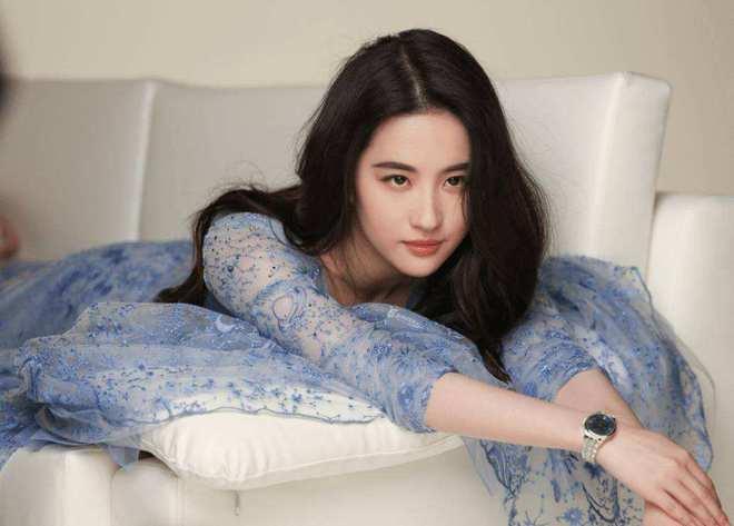 圈內爆料劉亦菲李現,娛樂圈新戀情曝光？  第3張