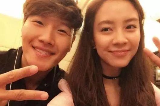 宋智孝母親爆料視頻播放,揭秘明星家庭背后的故事 第2張 宋智孝母親爆料視頻播放,揭秘明星家庭背后的故事 第2張