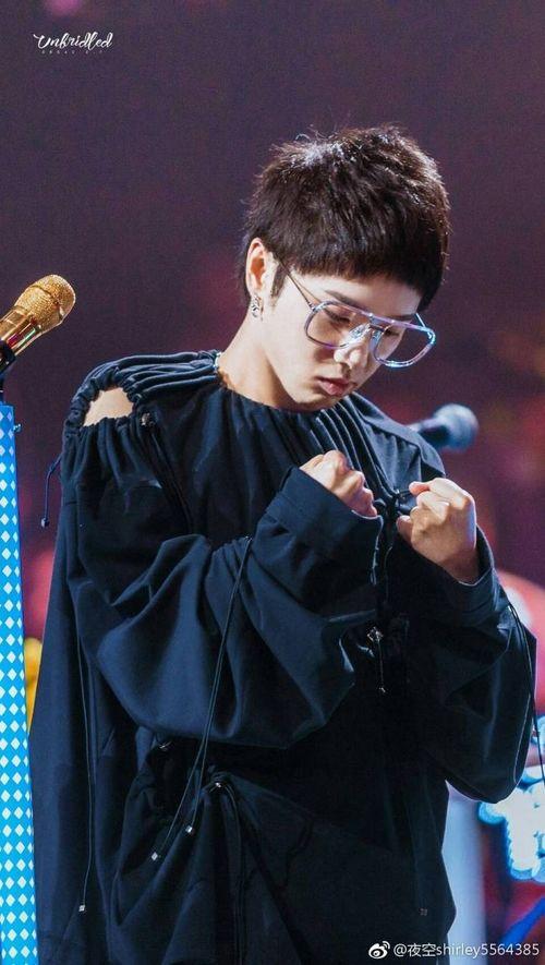 華晨宇四面臺爆料視頻,華晨宇四面臺演唱會精彩瞬間大揭秘  第2張